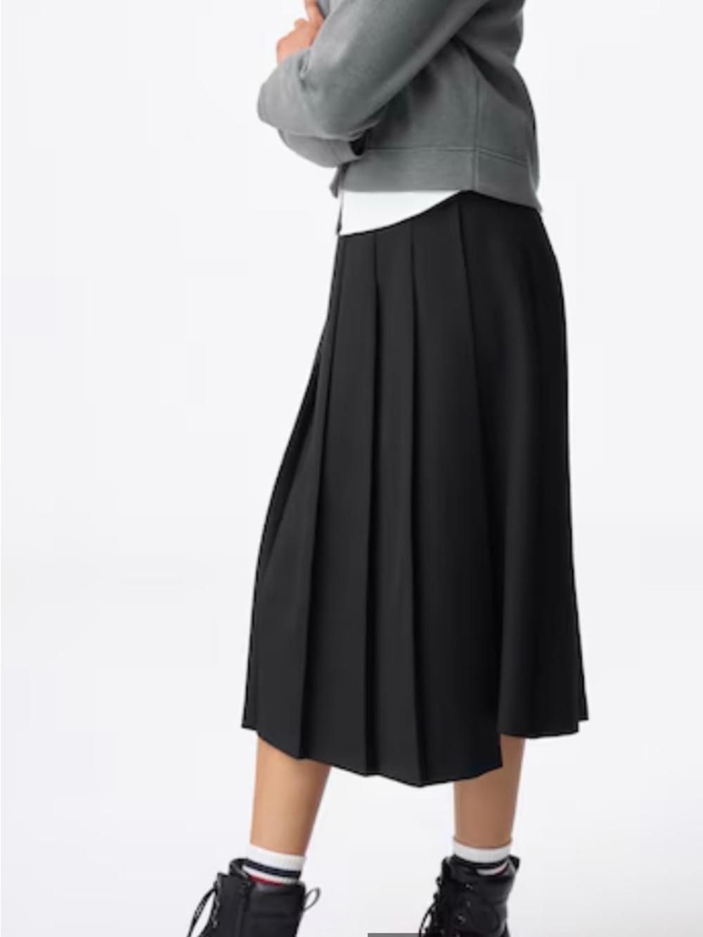 ♥️ NEW GU Black Pleated Midi Skirt